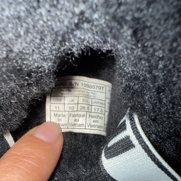 UGG Toddlers' Fluff Yeah Slide Sandal Slipper in Black, 11 US - Picture 8 of 8